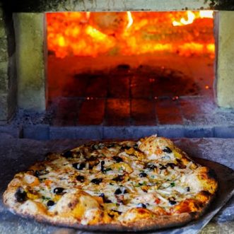 9 Pizza Farms (and one Burger Farm) you’ll want to visit this summer!